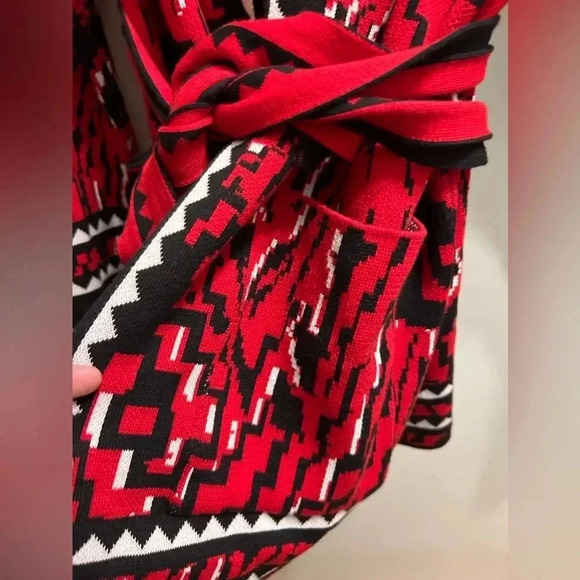 Red Geometric Women's Cardigan - Picture 6 of 7